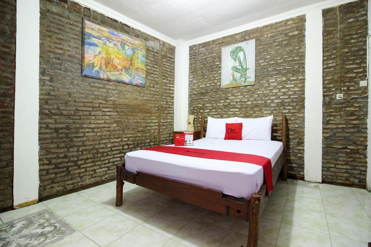 Reddoorz Near Rumah Sakit Wirosaban Salakan Kültér fotó