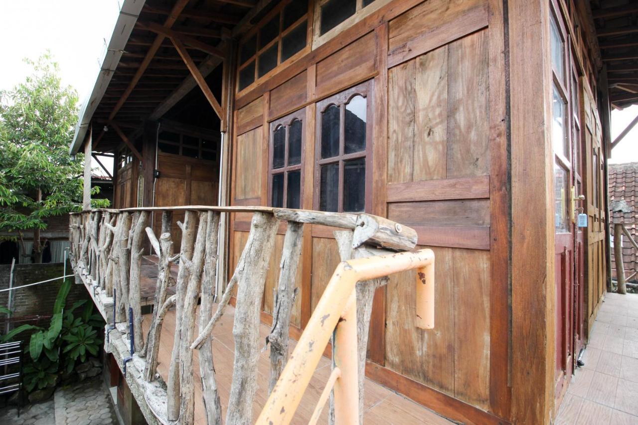 Reddoorz Near Rumah Sakit Wirosaban Salakan Kültér fotó