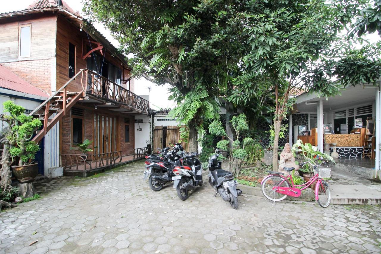 Reddoorz Near Rumah Sakit Wirosaban Salakan Kültér fotó