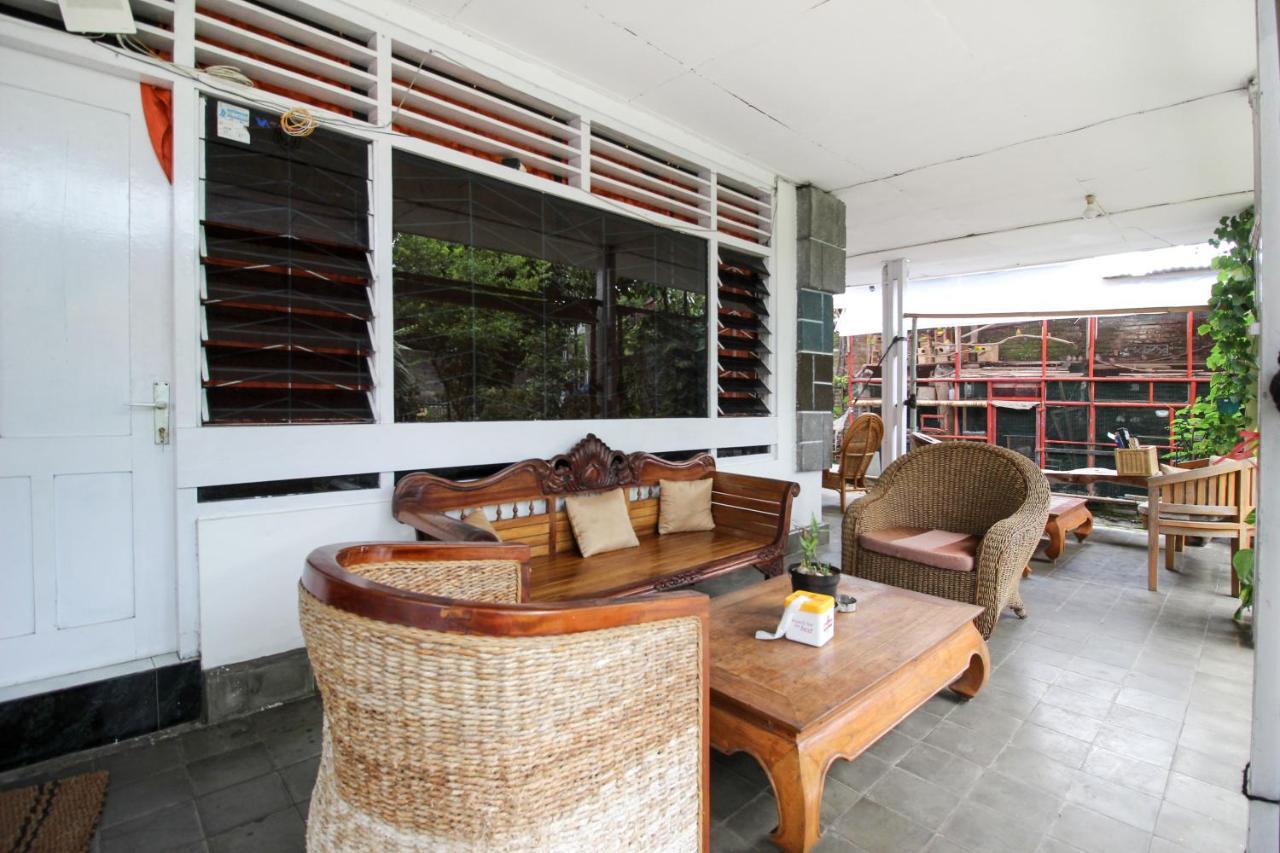 Reddoorz Near Rumah Sakit Wirosaban Salakan Kültér fotó