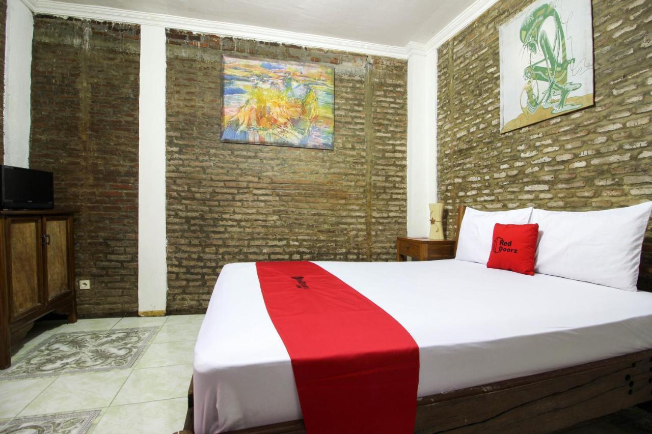 Reddoorz Near Rumah Sakit Wirosaban Salakan Kültér fotó