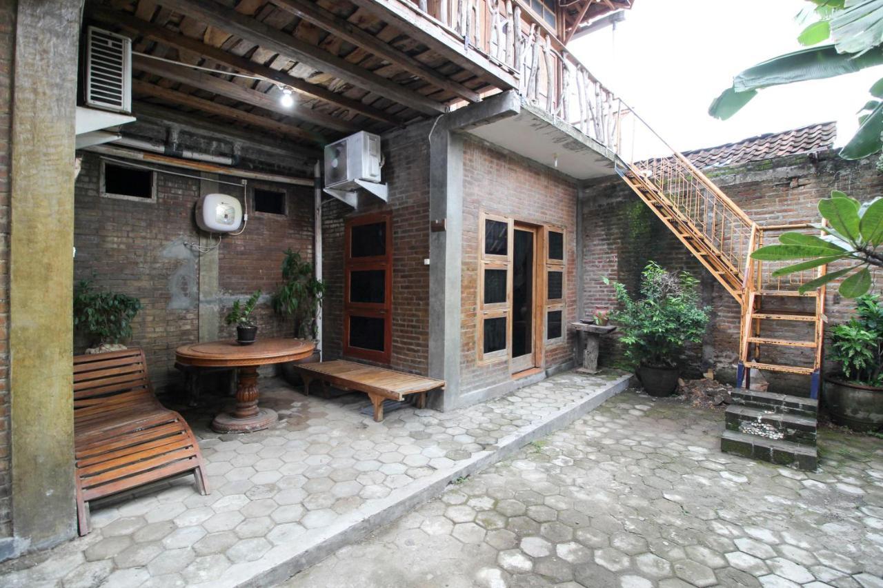 Reddoorz Near Rumah Sakit Wirosaban Salakan Kültér fotó